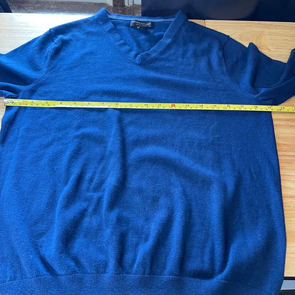 Banana Republic Luxury Blend V Neck Sweater Mens M Blue Silk Cashmere Cotton